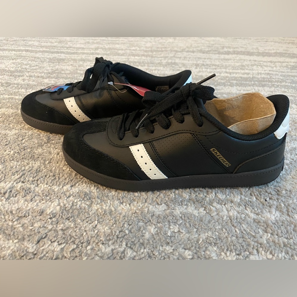 NWT NEW Skechers Women's Zinger street Black White Stripe Retro Tennis Sneakers